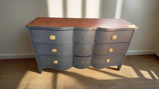 9 Drawer Heppelwhite Dresser